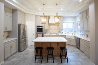Home design - transitional home design idea in Austin