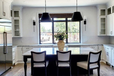 Example of a kitchen design in Dallas