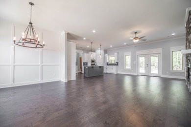 Home design - farmhouse home design idea in Little Rock