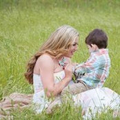 Laura Manelia's photo