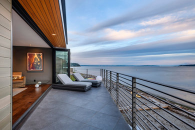 Balcony - contemporary balcony idea in Seattle