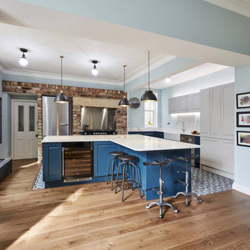 Oxford Blue handle-less Shaker