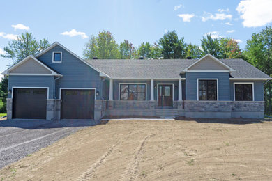 Arts and crafts exterior home photo in Ottawa