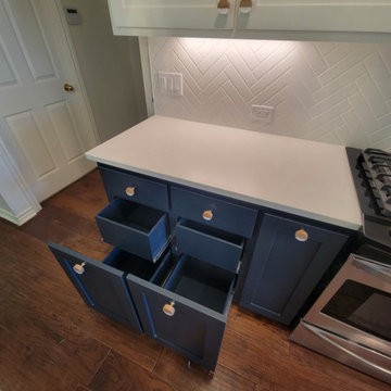 Symmetrical Navy Base Cabinet Pull-Outs Flanking Range
