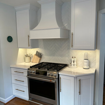 Showplace Framed Pendleton 275 Kitchen in Simpli White