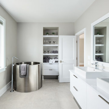 Clean Modern High-Gloss Kitchen in Cos Cob