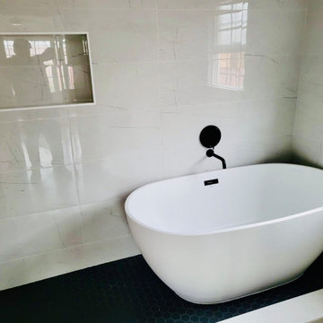 MODERN BATHROOM & TUB & SHOWER