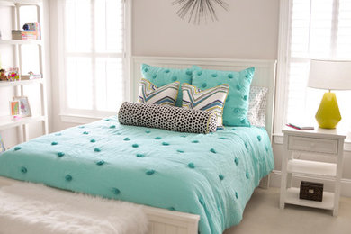 Bedroom - modern bedroom idea in Charlotte