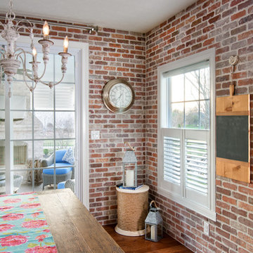 Englishpub Thin Brick Home - Indiana