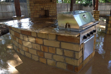 Example of a classic patio design in Dallas