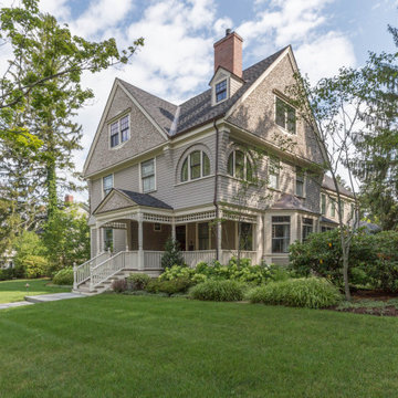 Classic Elegance and Modern Comfort: Norfolk Road Residence