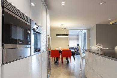 Design ideas for a modern kitchen in Barcelona.