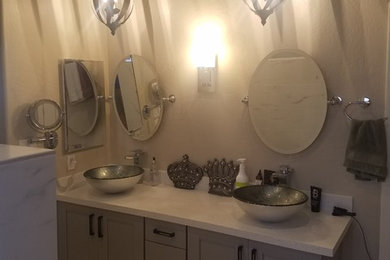 Minimalist bathroom photo in Dallas