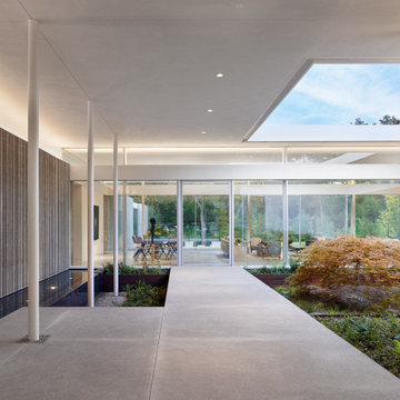 Modern residence in Preston Hollow