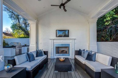 Transitional patio photo in Los Angeles