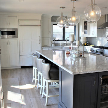 Starmark Insert Kitchen in Mackay Dove (Perimeter) and Peppercorn (Island)
