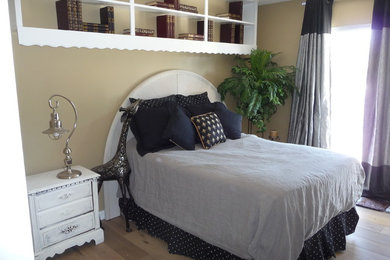 Bathroom - traditional bathroom idea in Los Angeles