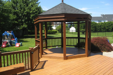 Inspiration for a large modern back porch remodel in Philadelphia