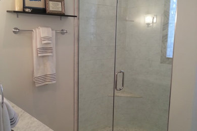 Bathroom - modern bathroom idea in Chicago