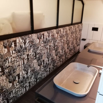 Dettaglio del lavabo e della parete di un bagno ristrutturato  - Busto Arsizio