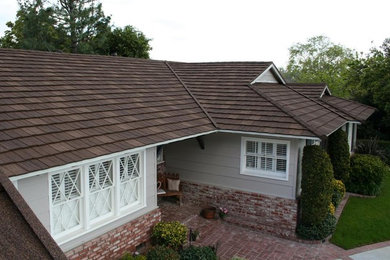 Example of a minimalist home design design in Other