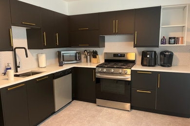 Example of a 1960s kitchen design in Chicago