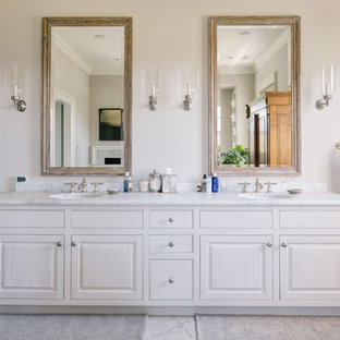 Badezimmer mit Steinfliesen und Sauna Ideen, Design & Bilder - August