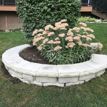 Unilock Beacon Hill flagstone with sandstone coping border