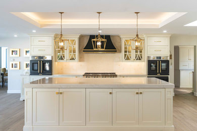 Transitional kitchen photo in Phoenix