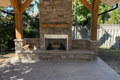 Patio photo in Toronto