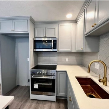 Modern Finished Basement with Full Kitchen in Gladstone