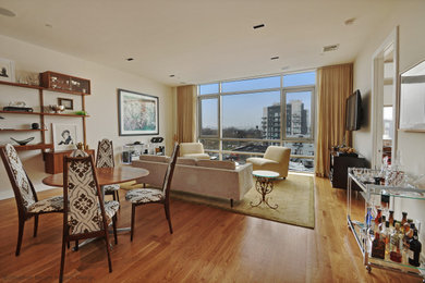 Living room - 1960s living room idea in New York