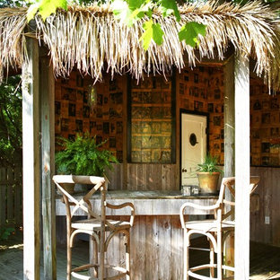 ニューヨークのトロピカルスタイルのおしゃれなデッキの写真