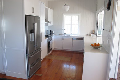 This is an example of a traditional kitchen in Brisbane.