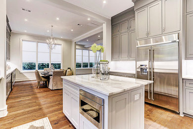 Inspiration for a timeless kitchen remodel in Houston