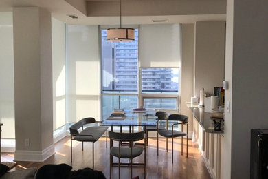 Dining room photo in Toronto