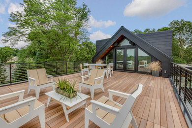 Example of a minimalist deck design in DC Metro