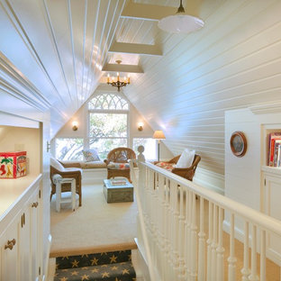 Ispirazione per un piccolo soggiorno vittoriano stile loft con moquette