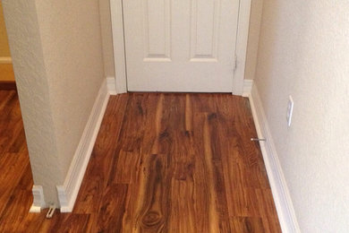 Entryway - contemporary entryway idea in Miami