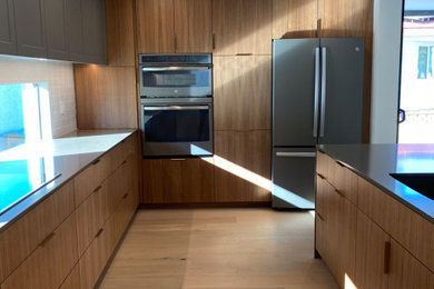 Example of a mid-sized 1960s kitchen design in Phoenix