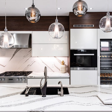 Modern Functional Oak Kitchen