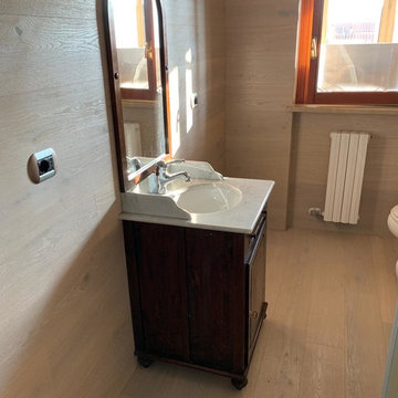 Pavimento in legno in bagno