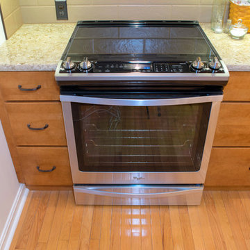 Chestnut Stained Transitional Kitchen Remodel With Adjoining Sunroom (K-93)