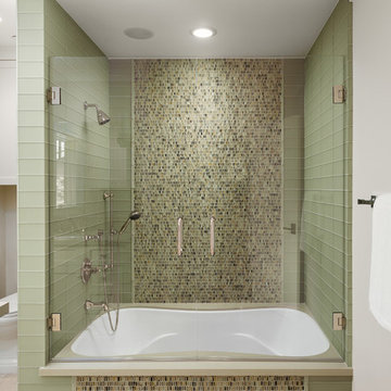 La Loma 2 Kid's Bathroom