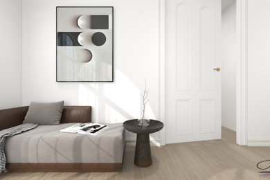 Modelo de dormitorio principal minimalista sin chimenea con paredes blancas, suelo de madera clara y suelo marrón