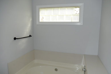 Inspiration for a modern bathroom remodel in Nashville