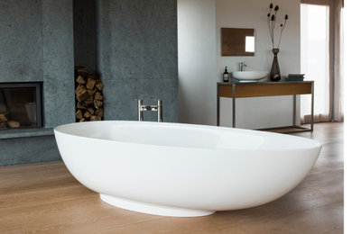 Luxury Bathroom With Teardrop Bath