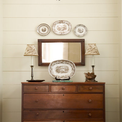 Home design - farmhouse home design idea in Atlanta