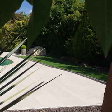 Aménagement autour d'une piscine