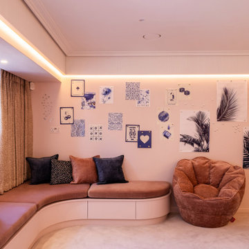Teenage girl bedroom design in pink